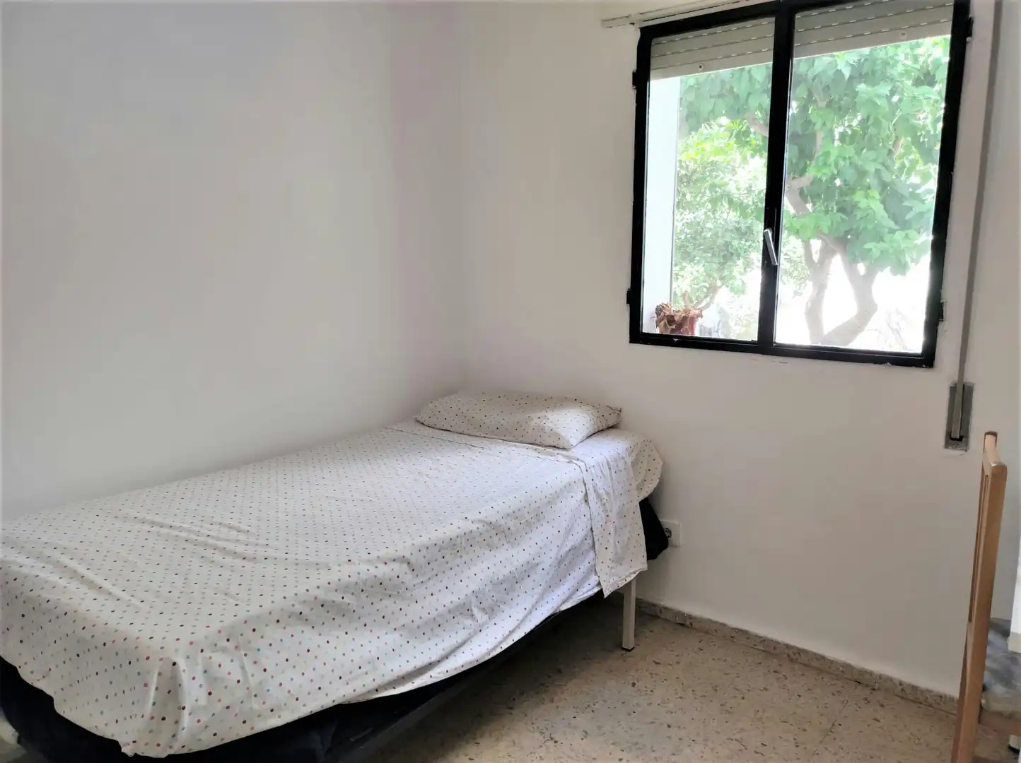 Bedroom of Flat for share in  Sevilla Capital  with Air Conditioner, Furnished and Washing machine
