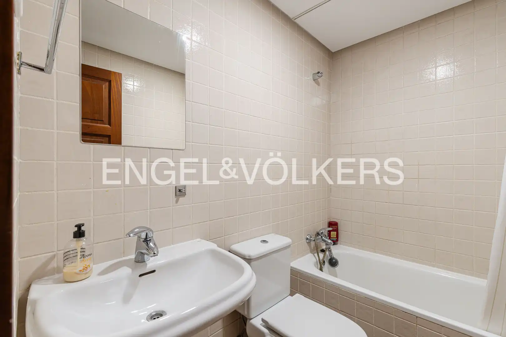 Baño de Casa o chalet de alquiler en Madrid con Aire acondicionado, Calefacción y Jardín privado
