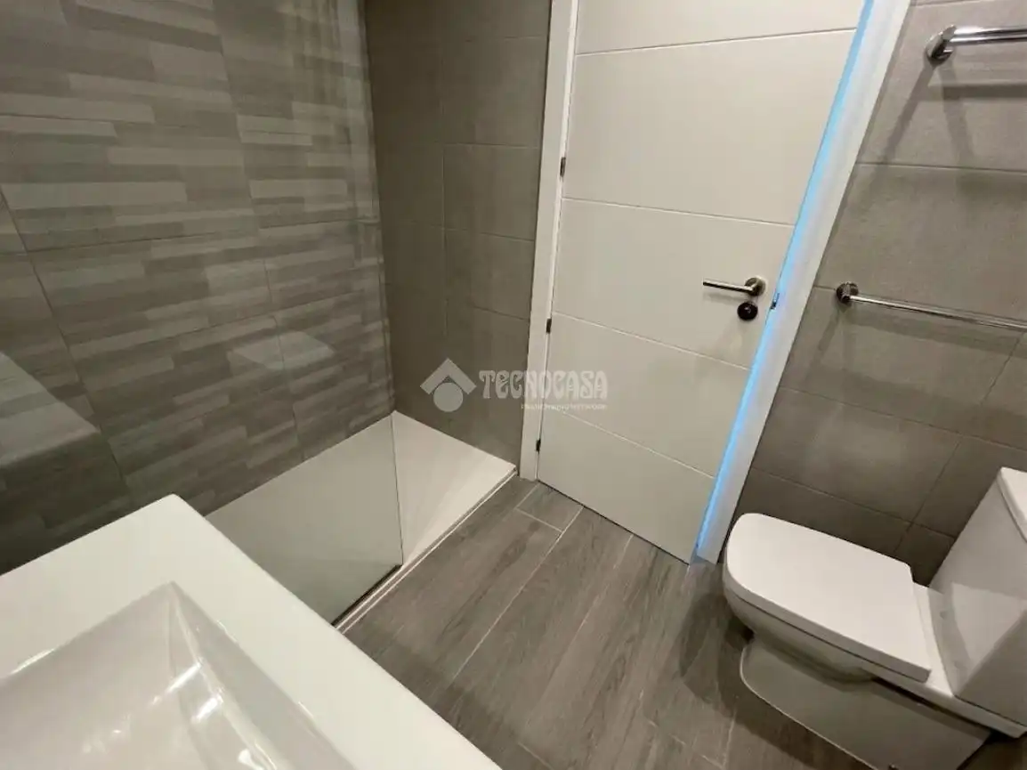 Bathroom of Flat for sale in Villalbilla  with Air Conditioner, Terrace and Balcony