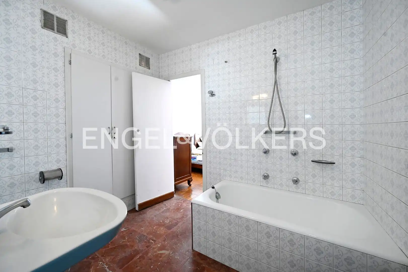 Badezimmer von Wohnung zum Verkauf in Santander mit Heizung und Terrasse