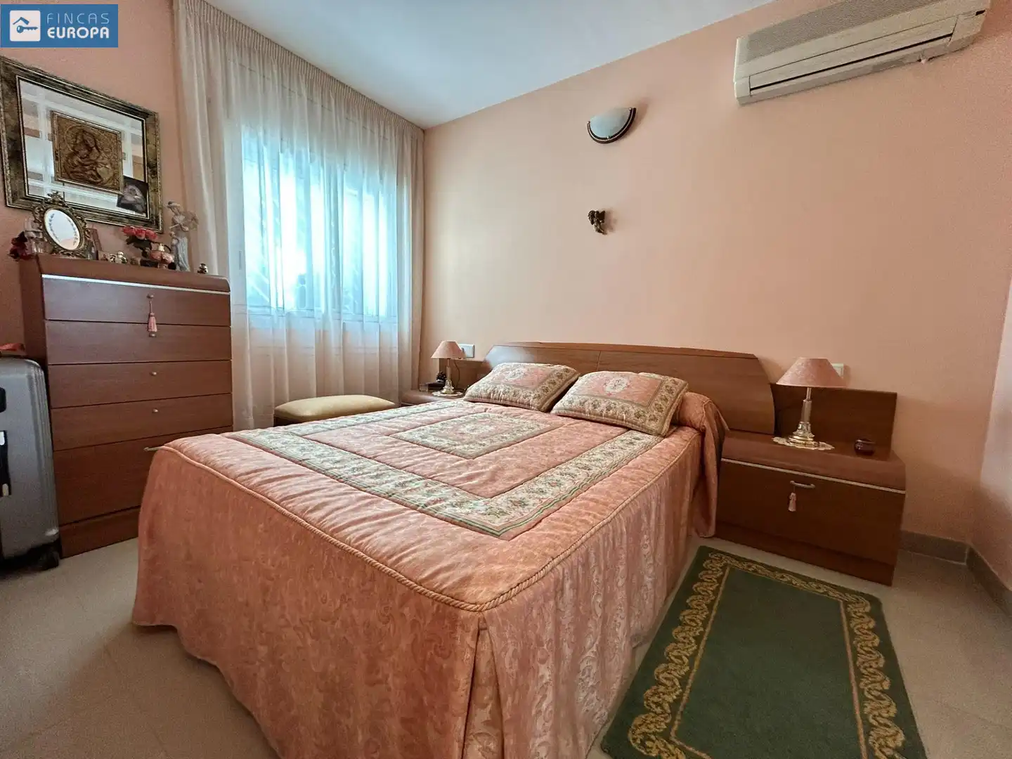 Schlafzimmer von Dachboden zum Verkauf in Salou mit Klimaanlage, Privatgarten und Terrasse