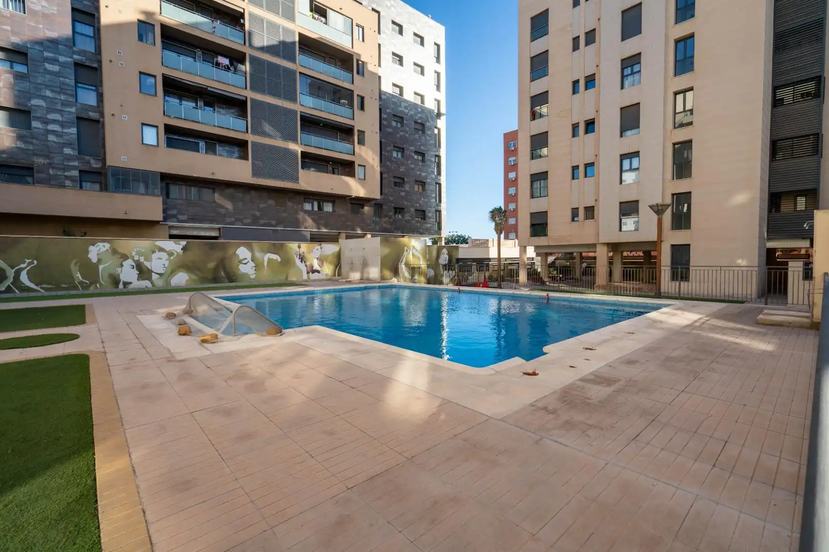 Piscina de Pis en venda en Almería amb Aire condicionat, Traster i Piscina comunitària
