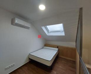 Bedroom of Apartment to rent in Santiago de Compostela   with Air Conditioner, Heating and Furnished