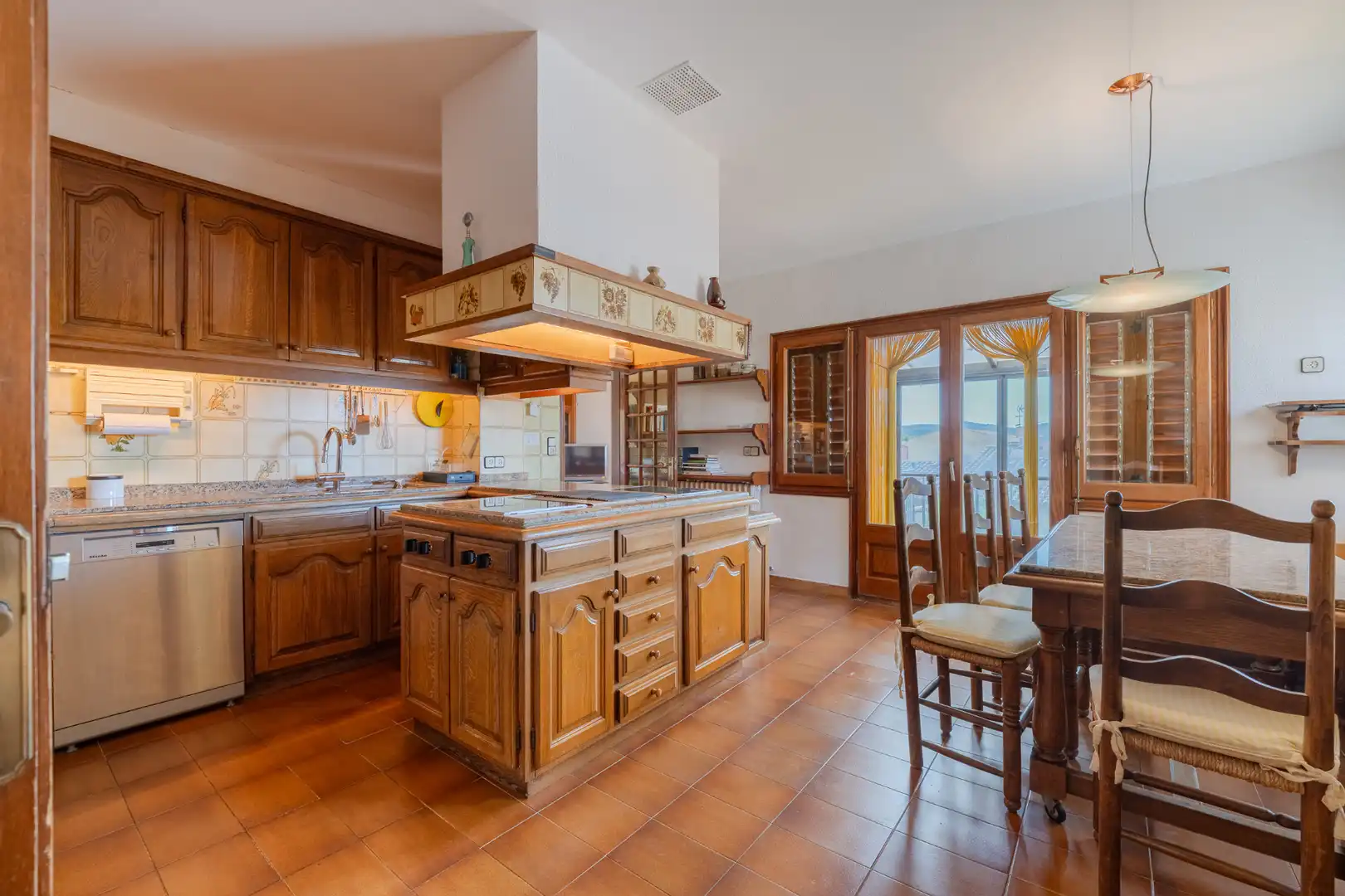 Cocina de Casa o chalet en venta en La Bisbal d'Empordà con Calefacción, Jardín privado y Terraza