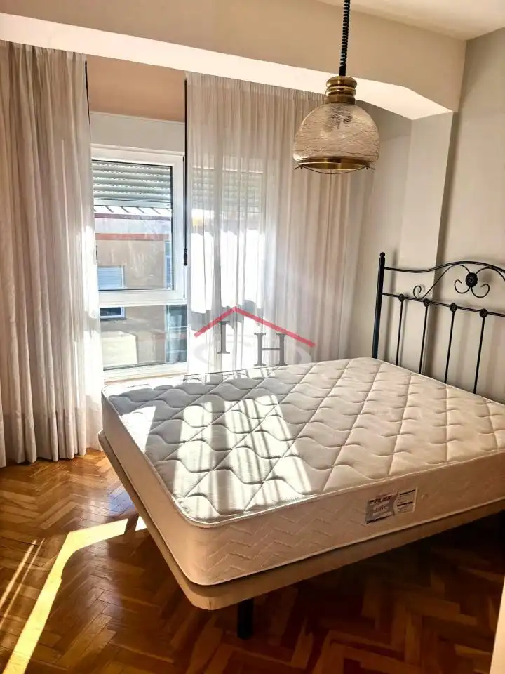 Habitación de Apartamento de alquiler en León Capital  con Calefacción, Parquet y Terraza