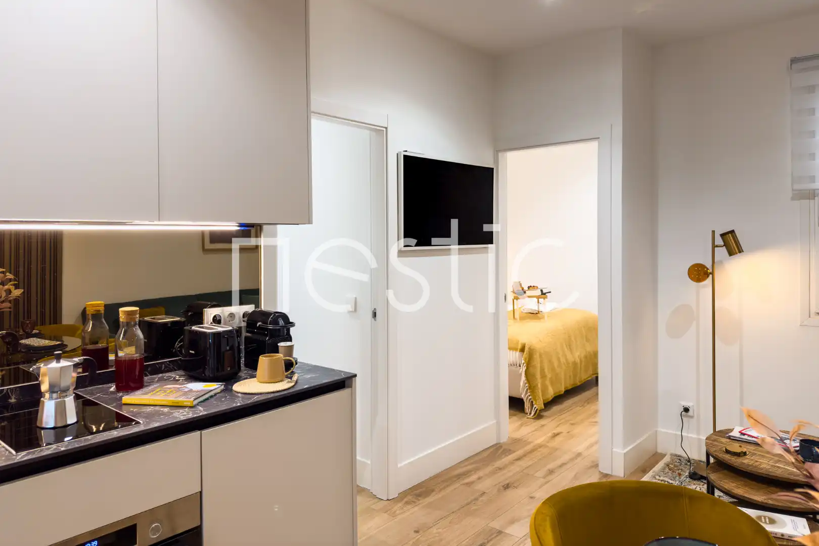 Dormitori de Apartament de lloguer en Madrid amb Aire condicionat, Calefacció i Moblat