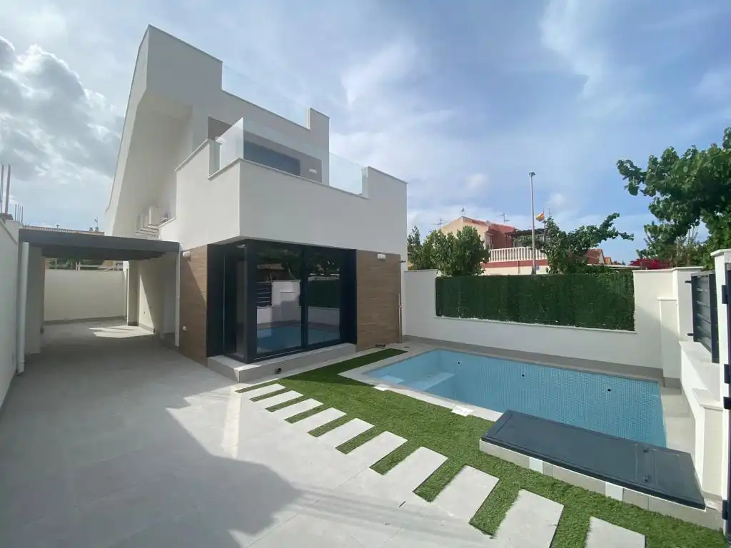Piscina de Casa o xalet en venda en Los Alcázares amb Aire condicionat, Jardí privat i Terrassa