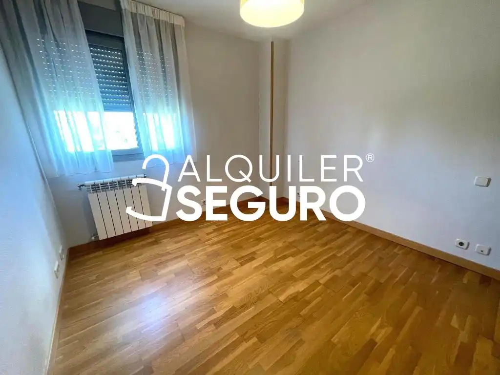 Flat for rent in de José Arcones Gil, Pueblo Nuevo