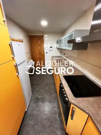 Cocina de Piso de alquiler en Valladolid con Calefacción, Terraza y Trastero