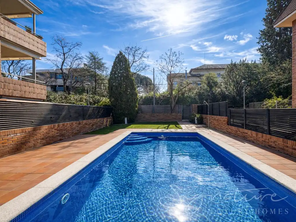 Swimming pool of Attic for sale in Sant Cugat del Vallès  with Air Conditioner, Terrace and Swimming Pool