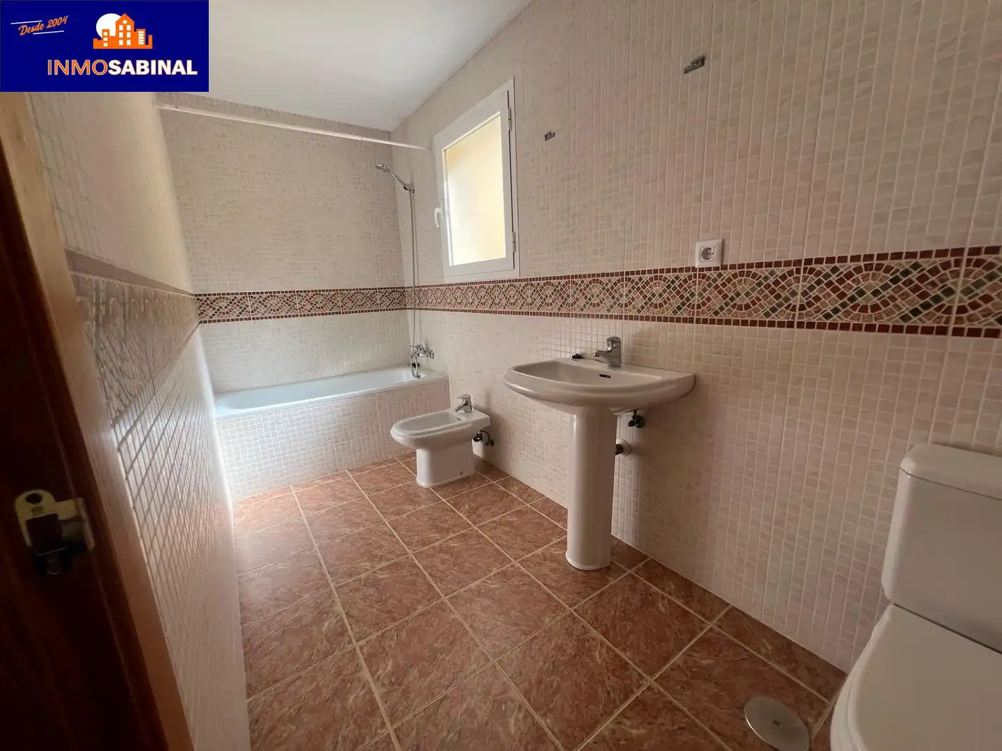 Baño de Casa adosada de alquiler en Roquetas de Mar con Aire acondicionado, Terraza y Piscina comunitaria