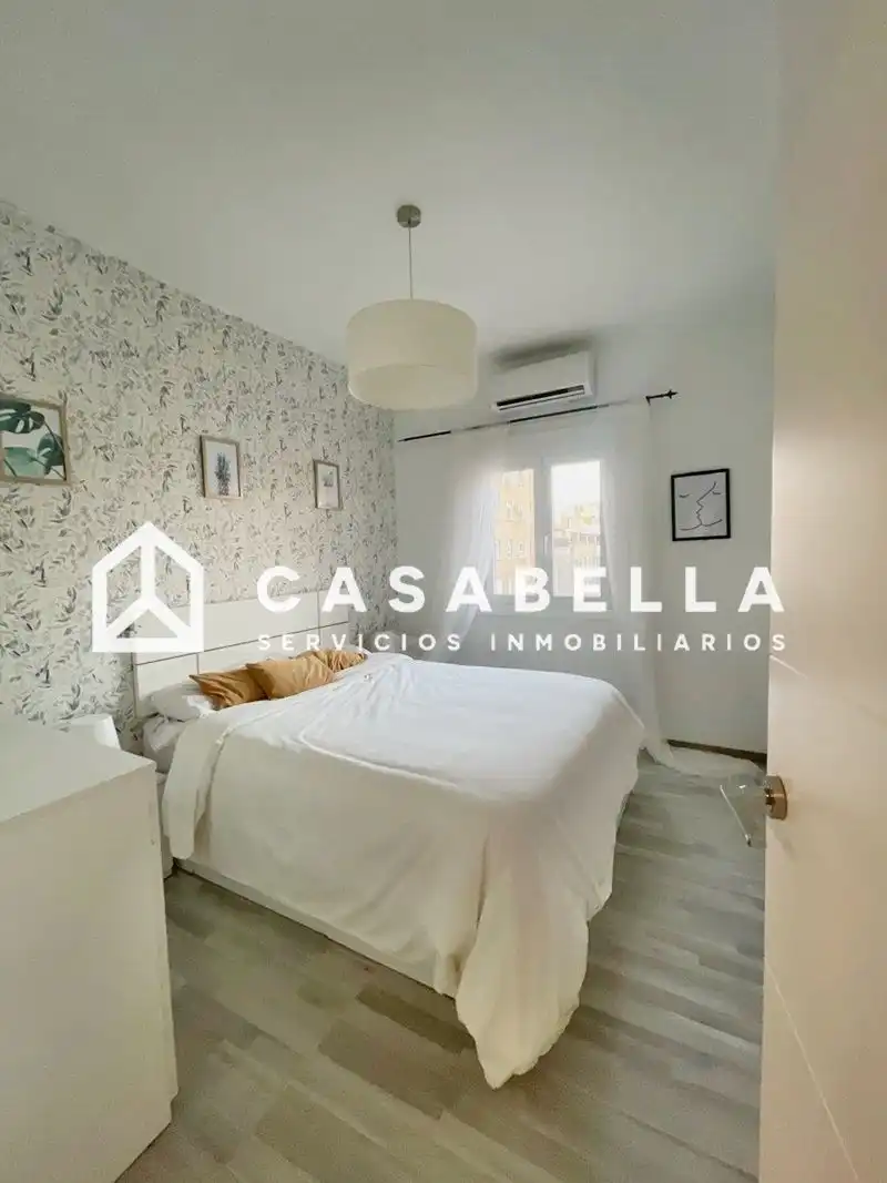 Bedroom of Flat for sale in Valencia  with Air Conditioner, Heating and Terrace
