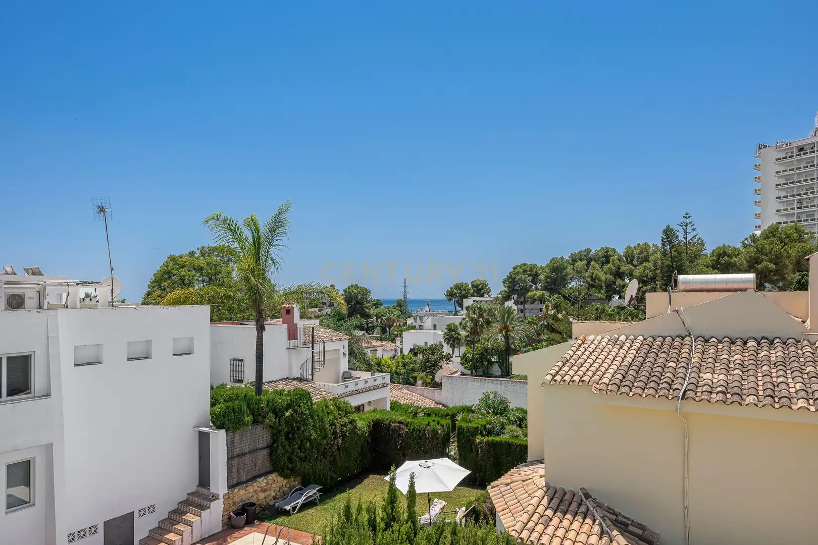Außenansicht von Haus oder Chalet zum Verkauf in Marbella mit Klimaanlage, Privatgarten und Abstellraum