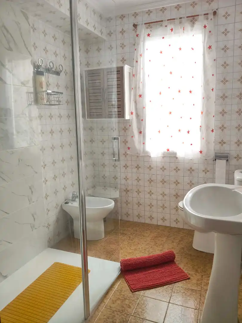 Bathroom of Flat for share in Alicante / Alacant  with Terrace, Furnished and Balcony