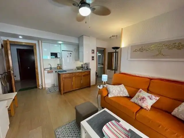 Sala de estar de Piso en venta en La Manga del Mar Menor con Balcón, Alarma y Piscina comunitaria