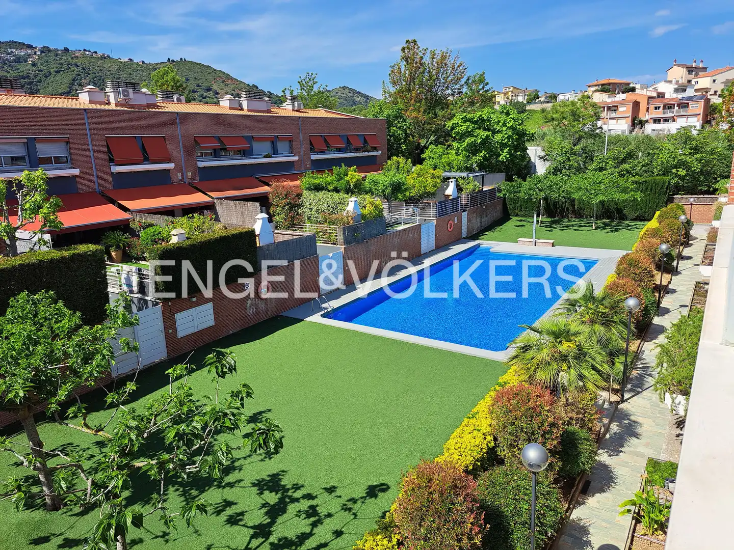 Vista exterior de Casa o xalet en venda en Calella amb Aire condicionat, Calefacció i Jardí privat