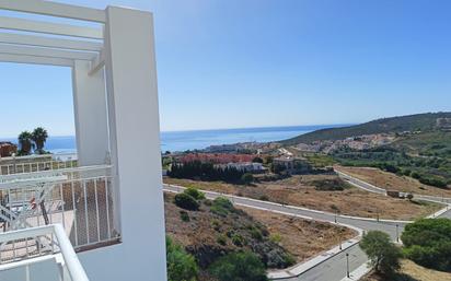 Vista exterior de Àtic en venda en Manilva amb Aire condicionat, Calefacció i Terrassa