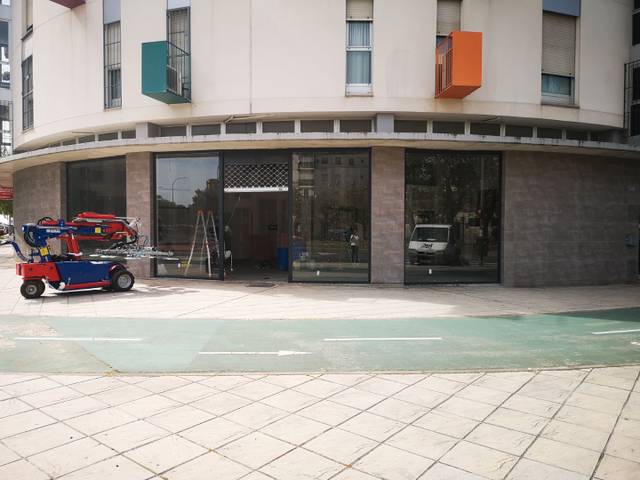 Local comercial en Alquiler en Avenida de Emilio Lemos, 38 en Colores -  Entreparques