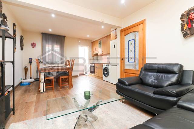 Piso en Venta en Calle de Santoña en Zofio