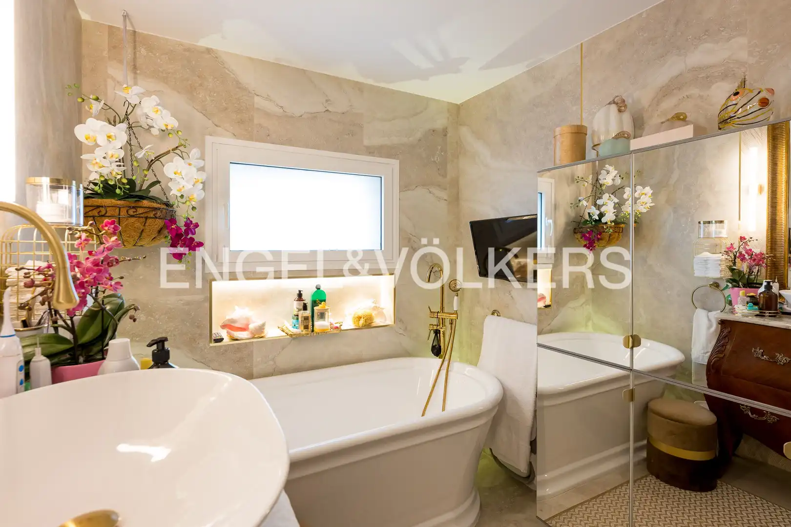 Bathroom of Houses for sale in Madrid  with Air Conditioner, Heating and Private garden