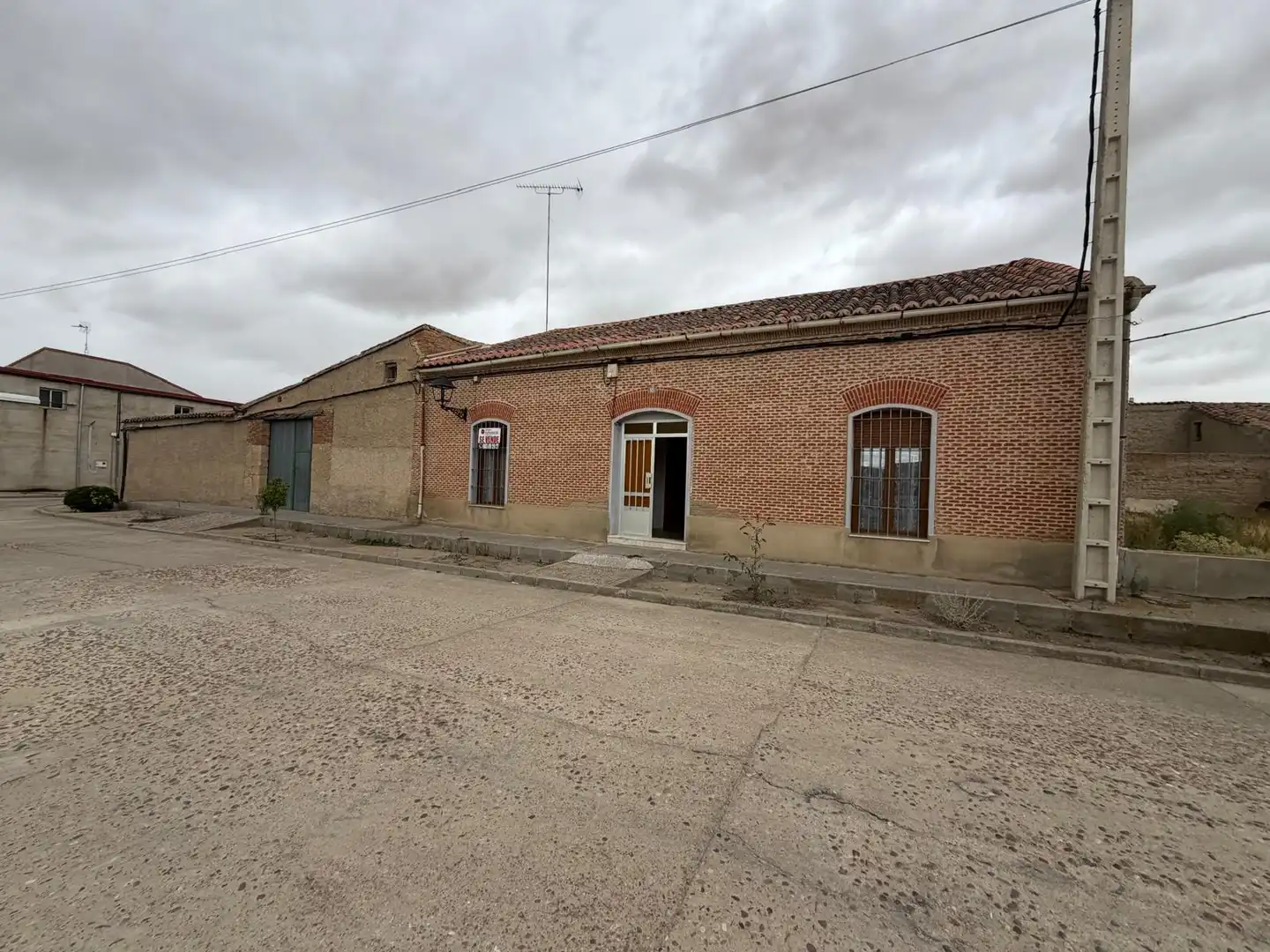 Vista exterior de Finca rústica en venta en Tarazona de Guareña con Trastero y Amueblado