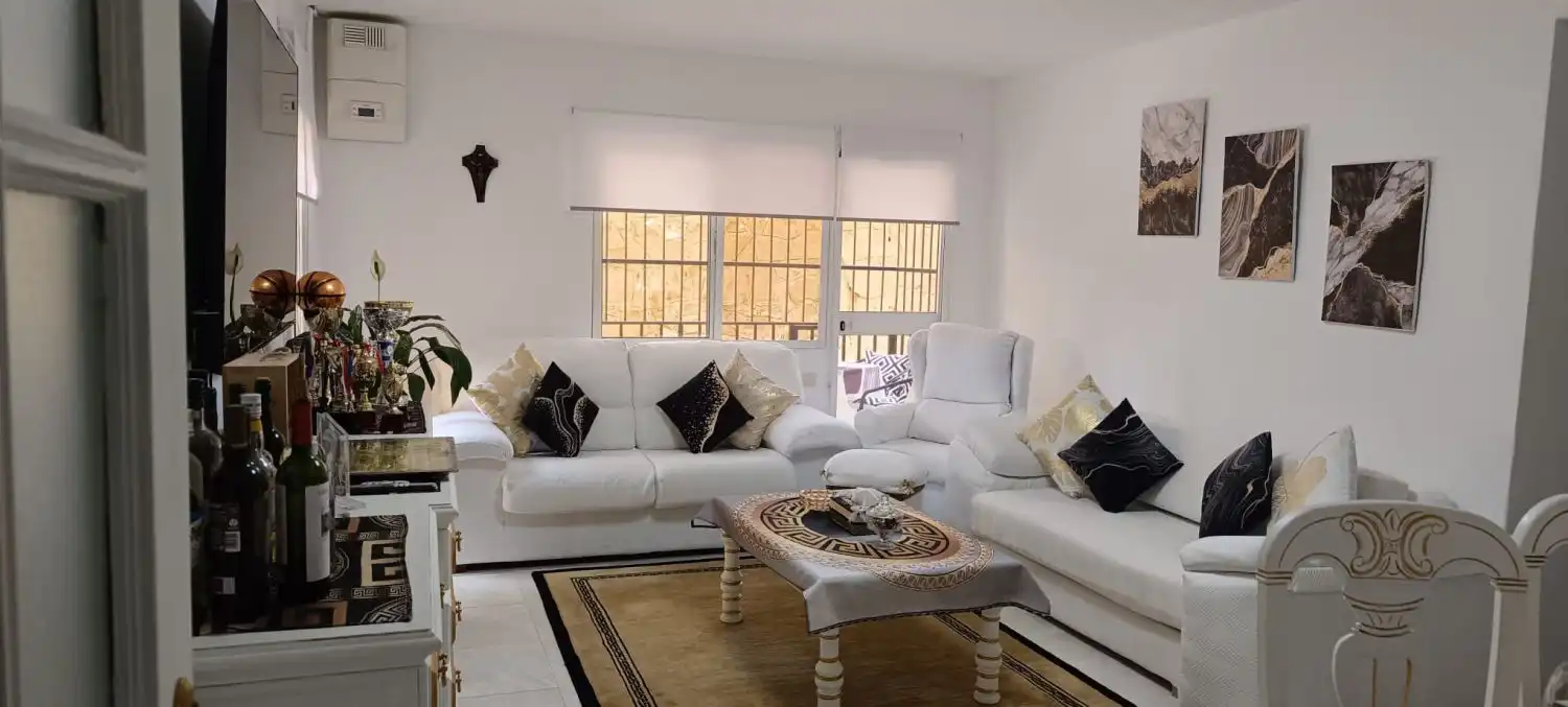 Sala d'estar de Apartament en venda en Marbella amb Calefacció, Terrassa i Piscina comunitària