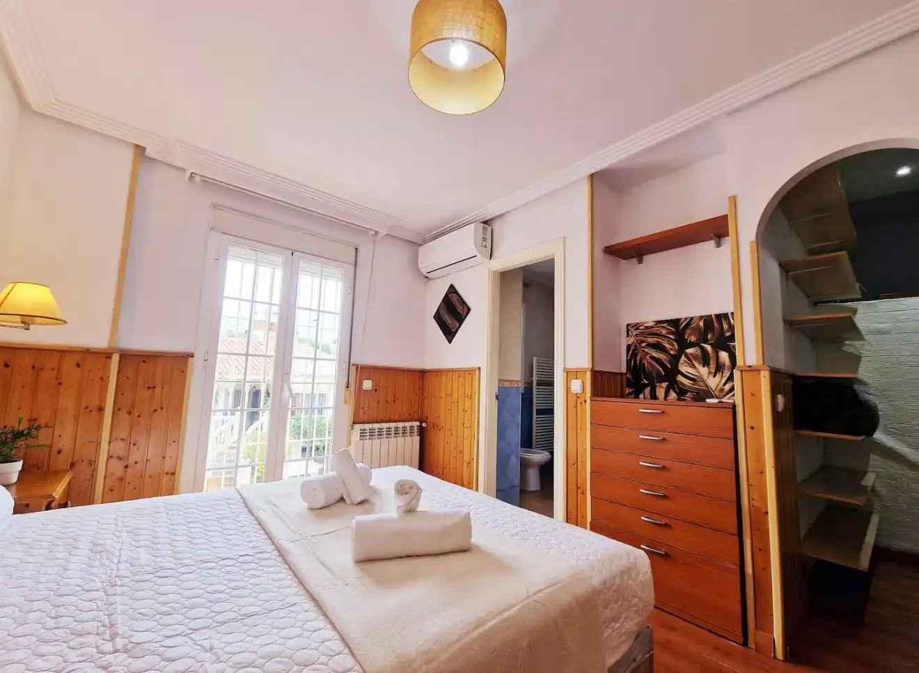 Dormitori de Casa adosada de lloguer en Málaga amb Aire condicionat, Calefacció i Jardí privat