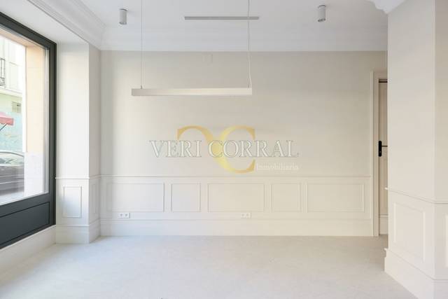 Local comercial en Venta en Calle de Nanclares de Oca en Rejas