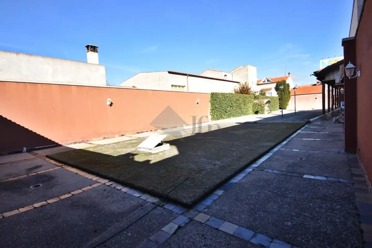Vista exterior de Casa o xalet en venda en Íscar amb Calefacció, Parquet i Piscina
