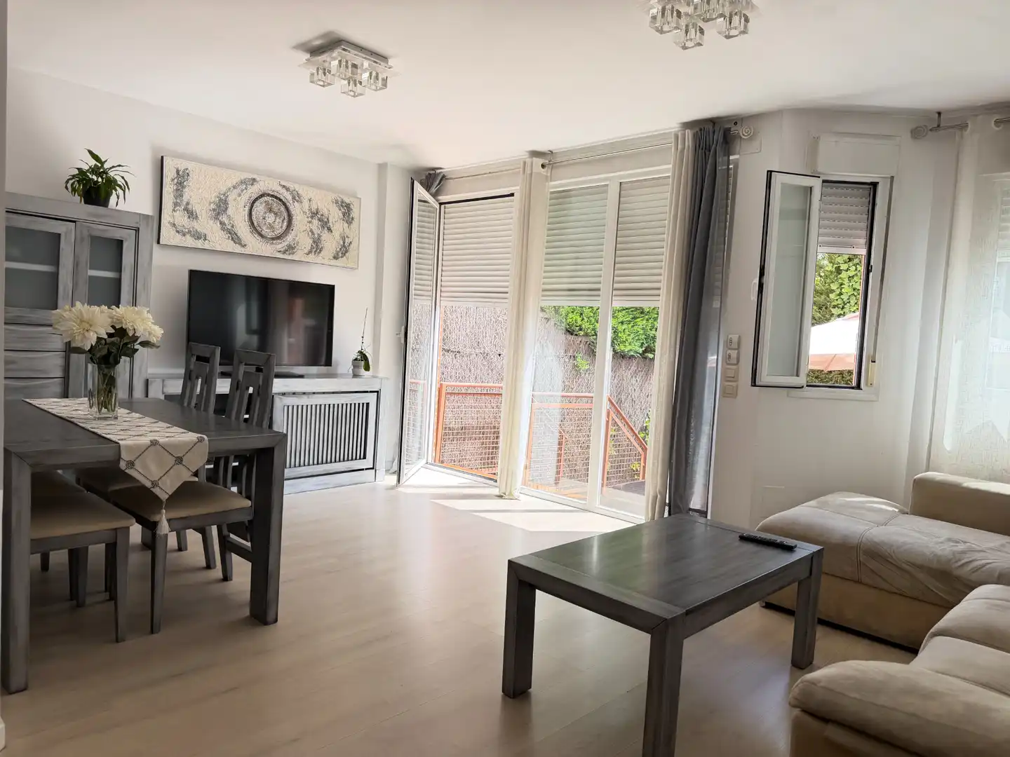 Sala d'estar de Casa o xalet en venda en Alcalá de Henares amb Aire condicionat, Calefacció i Jardí privat