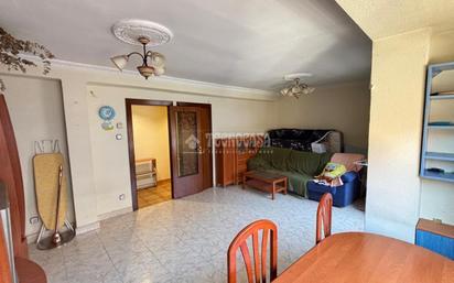 Living room of Flat for sale in  Zaragoza Capital  with Air Conditioner, Heating and Furnished