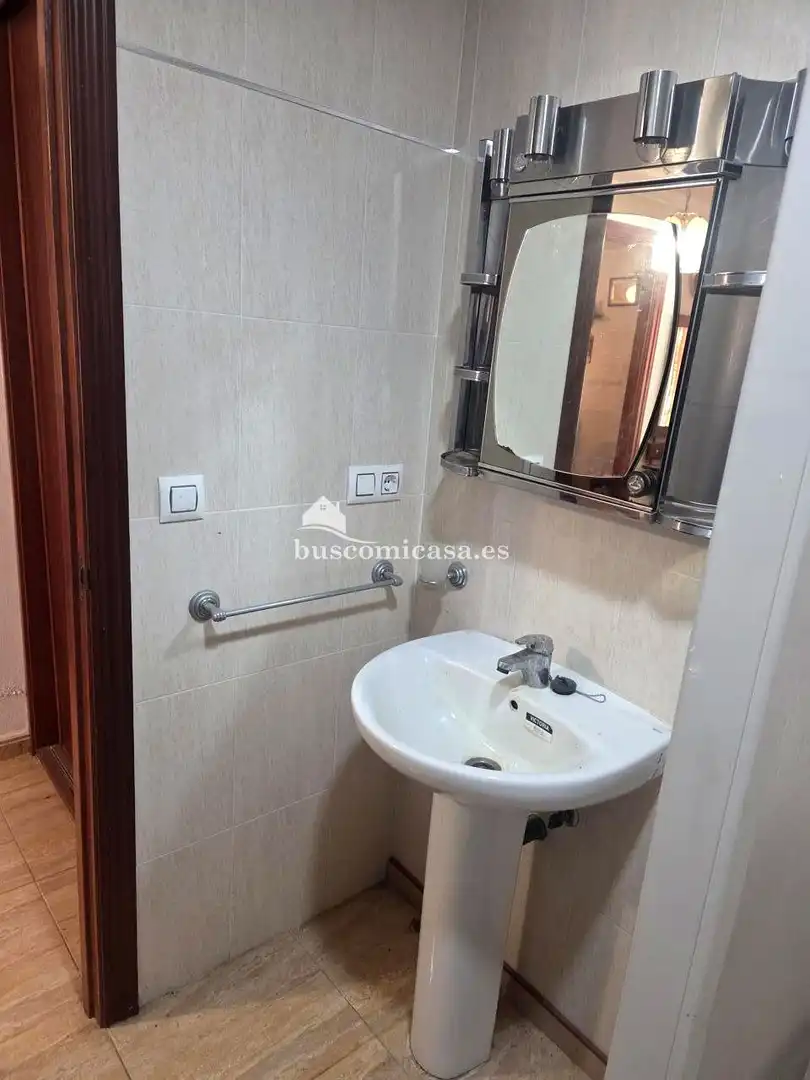 Bany de Casa o xalet en venda en Jaén amb Jardí privat, Traster i Moblat