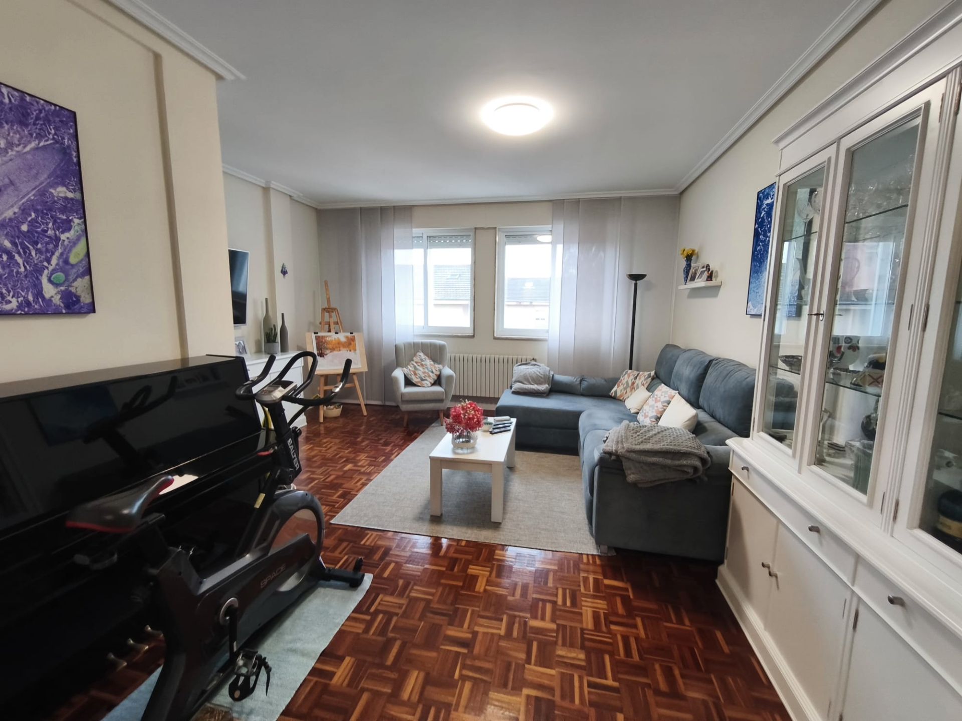 Sala d'estar de Pis en venda en Ourense Capital  amb Calefacció, Parquet i Traster