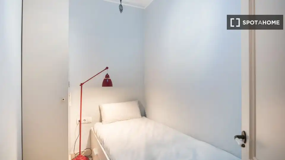 Habitación de Apartamento para compartir en Barcelona con Aire acondicionado, Calefacción y Terraza