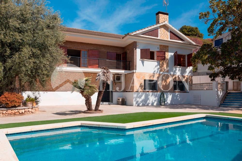 Exterior view of House or chalet for sale in Tiana  with Air Conditioner, Heating and Private garden