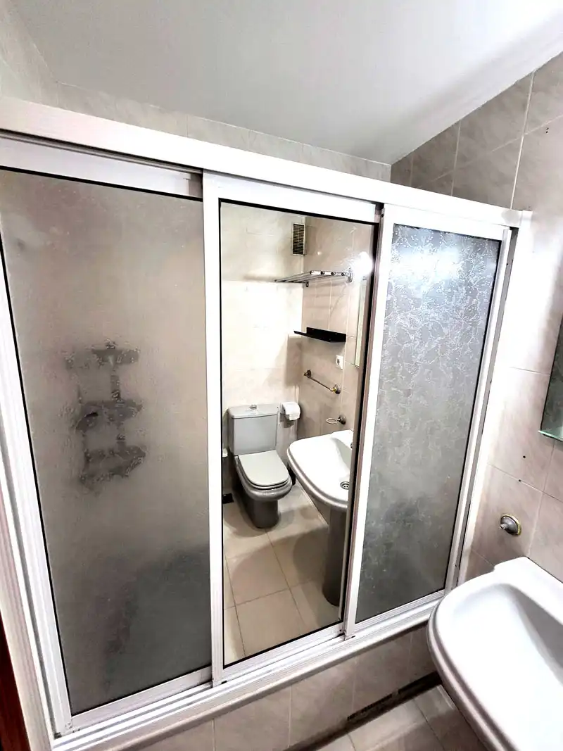Bathroom of Flat for rent in Vigo   with Heating, Parquet flooring and Storage room