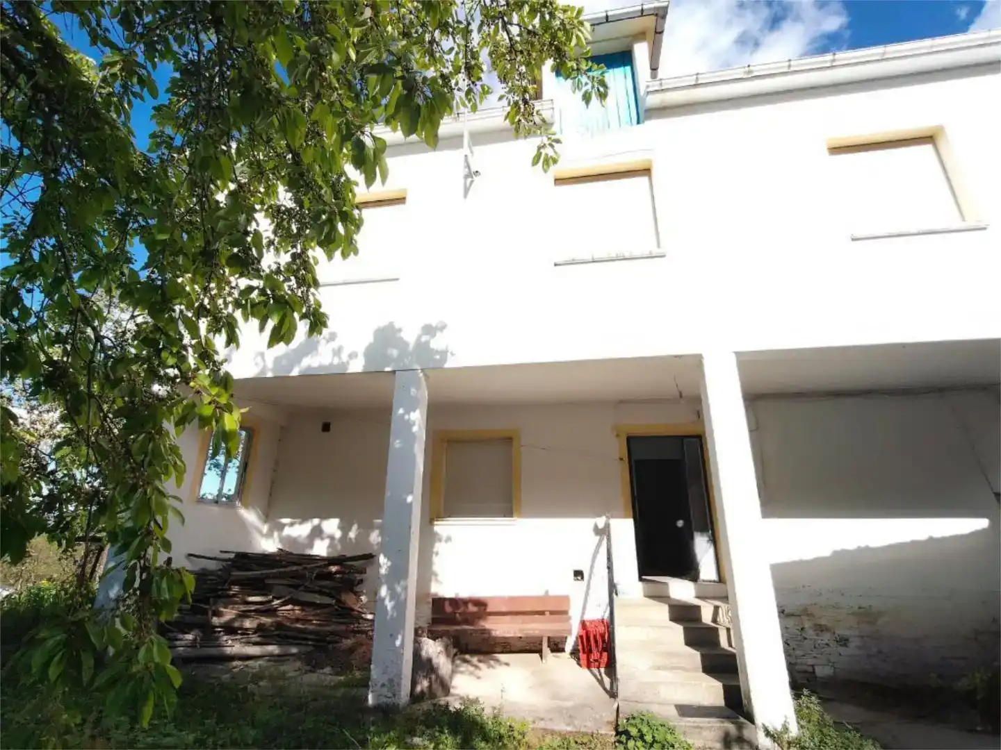Vista exterior de Casa adosada en venta en Barjas con Jardín privado, Trastero y Amueblado