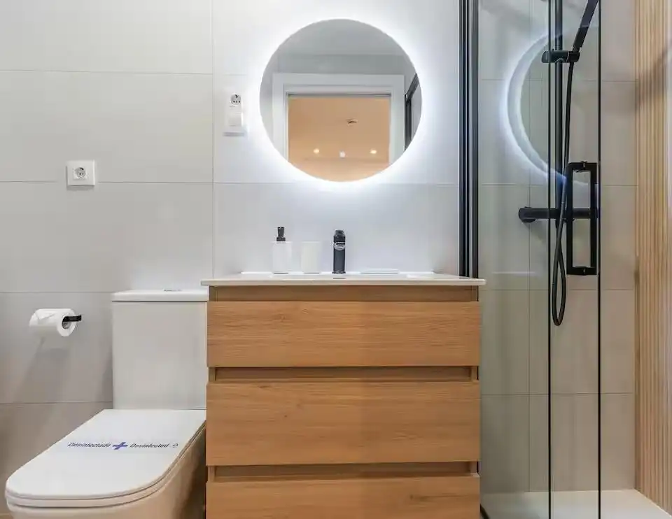 Bathroom of Flat for sale in Madrid  with Air Conditioner, Heating and Private garden