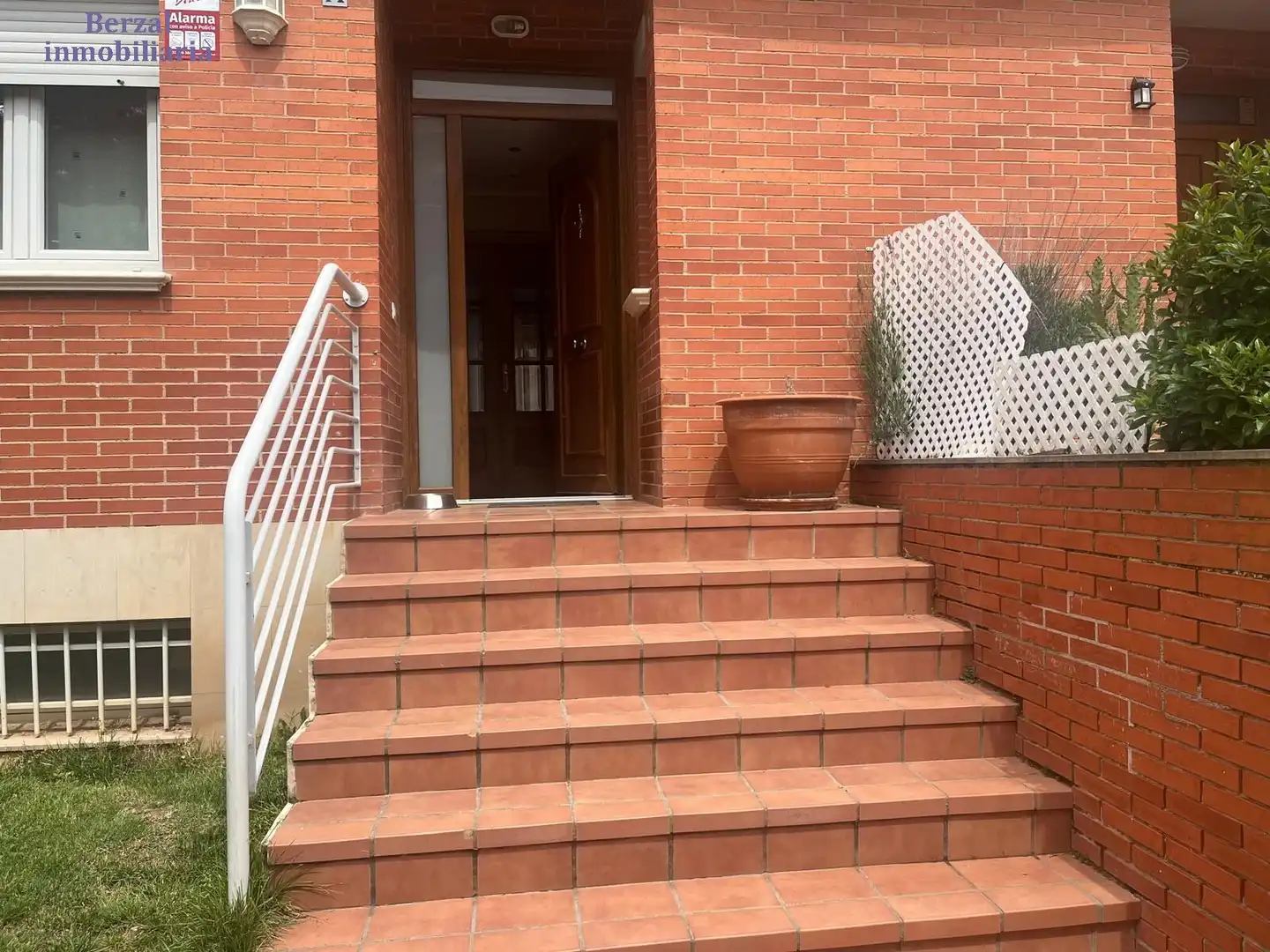 Casa adosada en venda en  Logroño amb Aire condicionat, Calefacció i Jardí privat