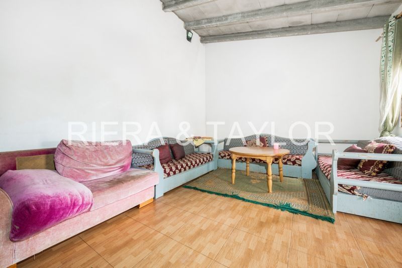 Country house for sale in Petra