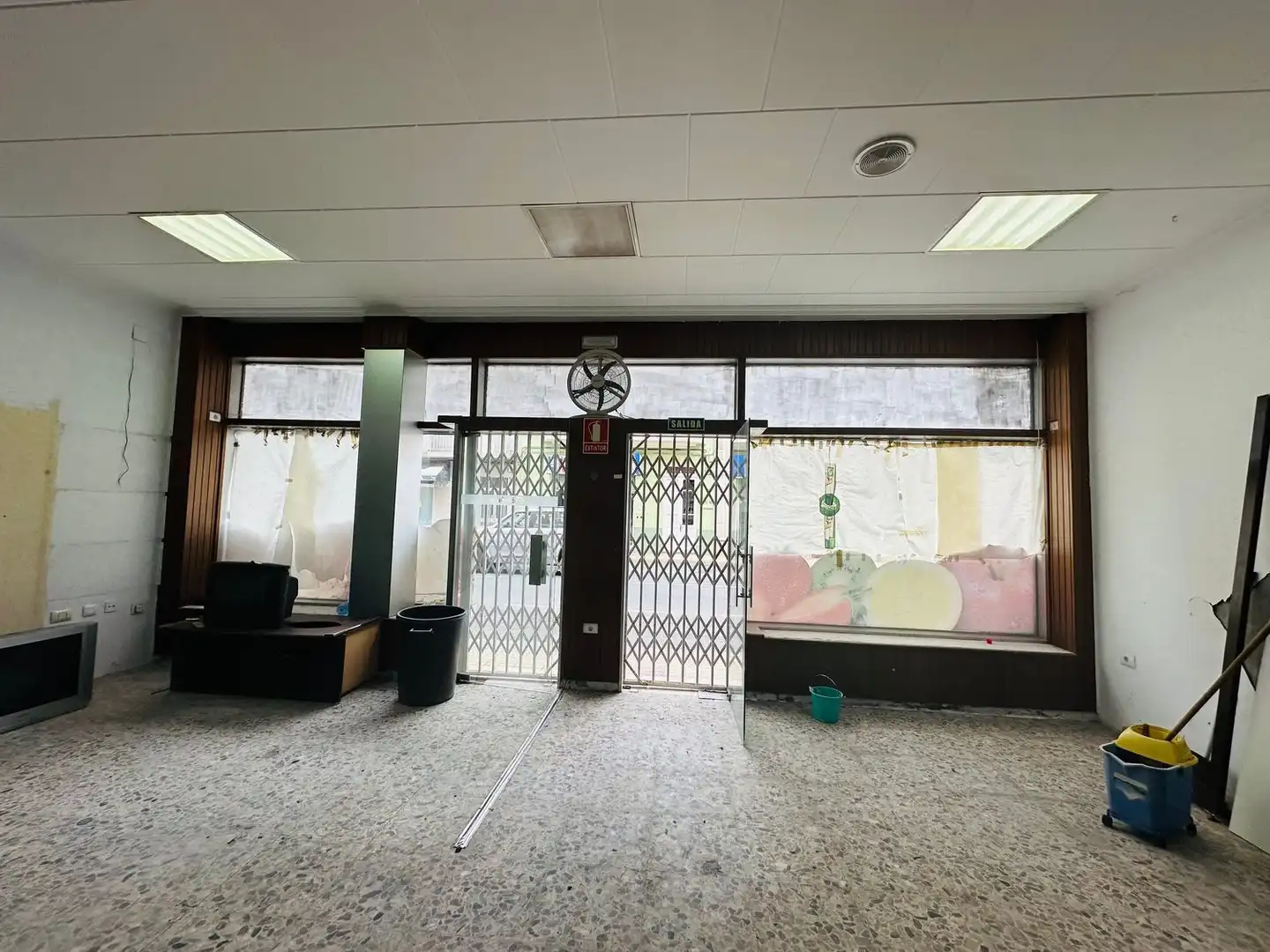 Business premises for sale in Avenida Constitución 36, imagen 2