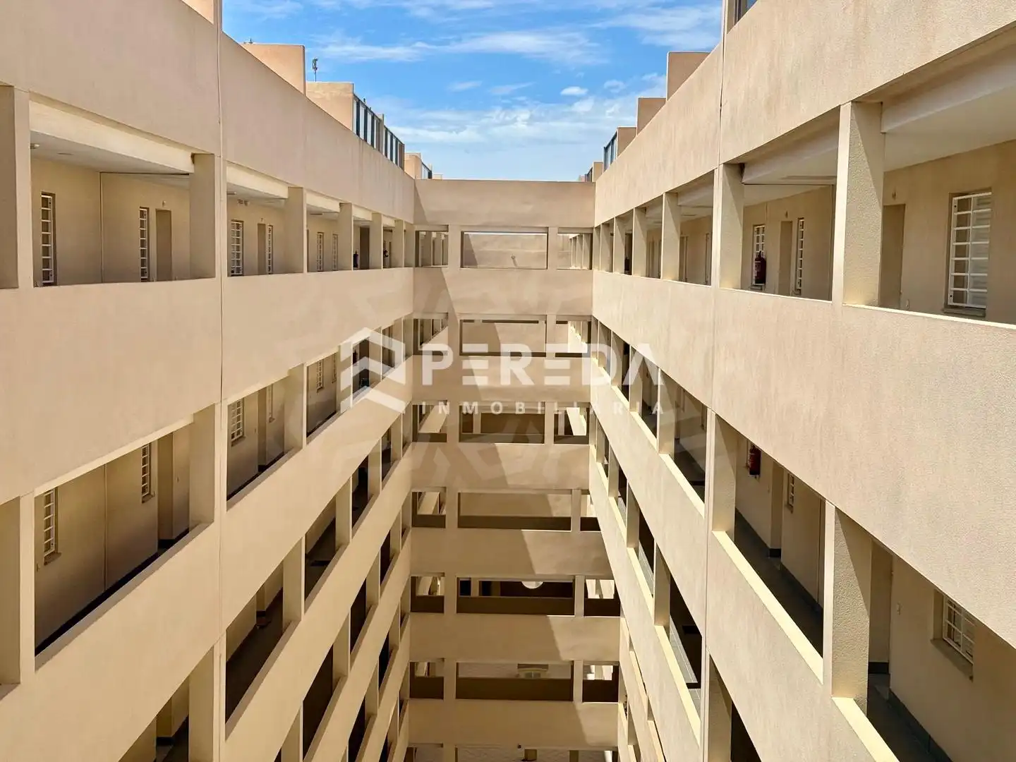 Außenansicht von Dachboden zum Verkauf in Roquetas de Mar mit Terrasse und Gemeinschaftspool