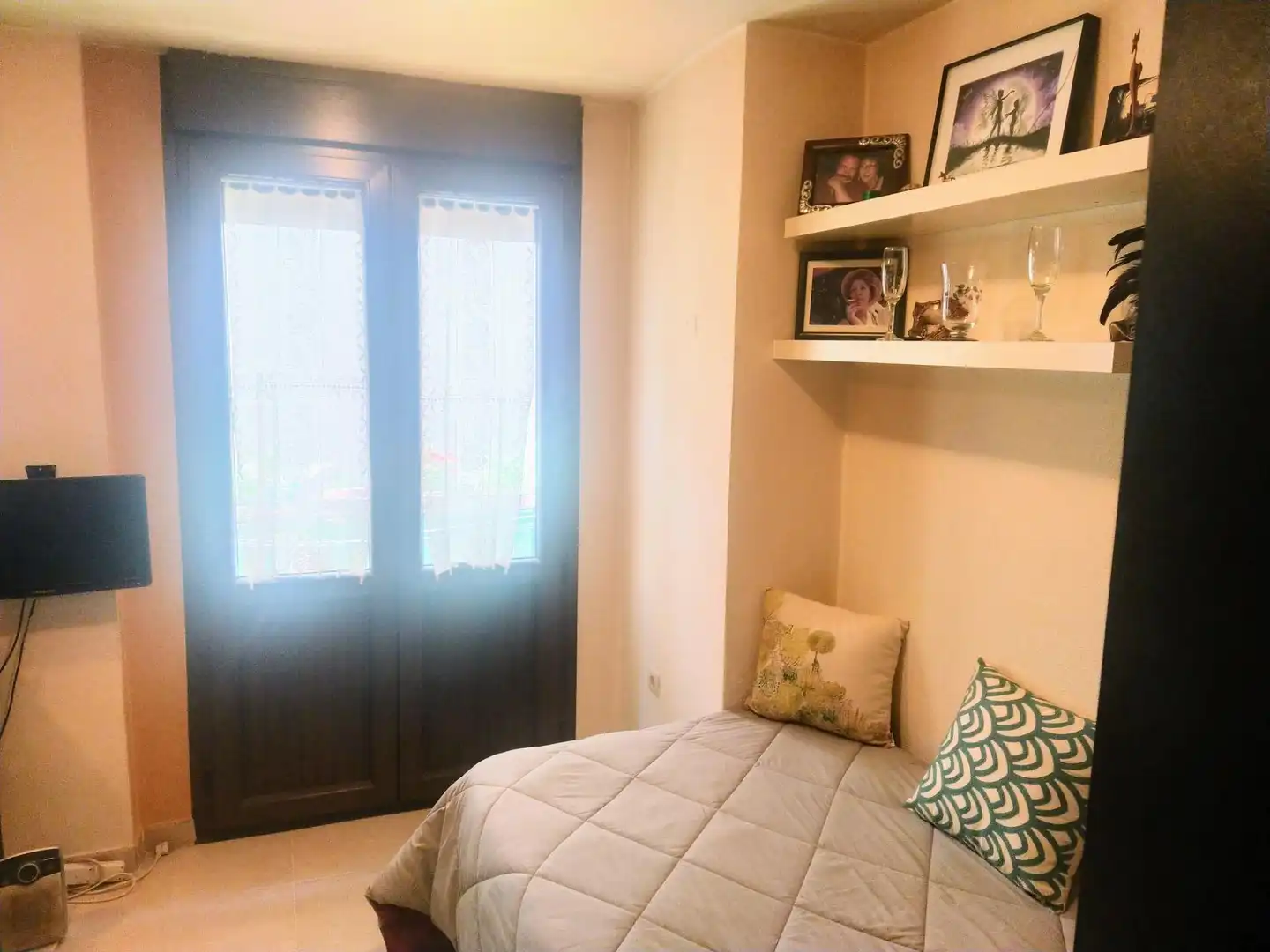 Schlafzimmer von Wohnung zur Miete in Granada mit Heizung, Möbliert und Balkon