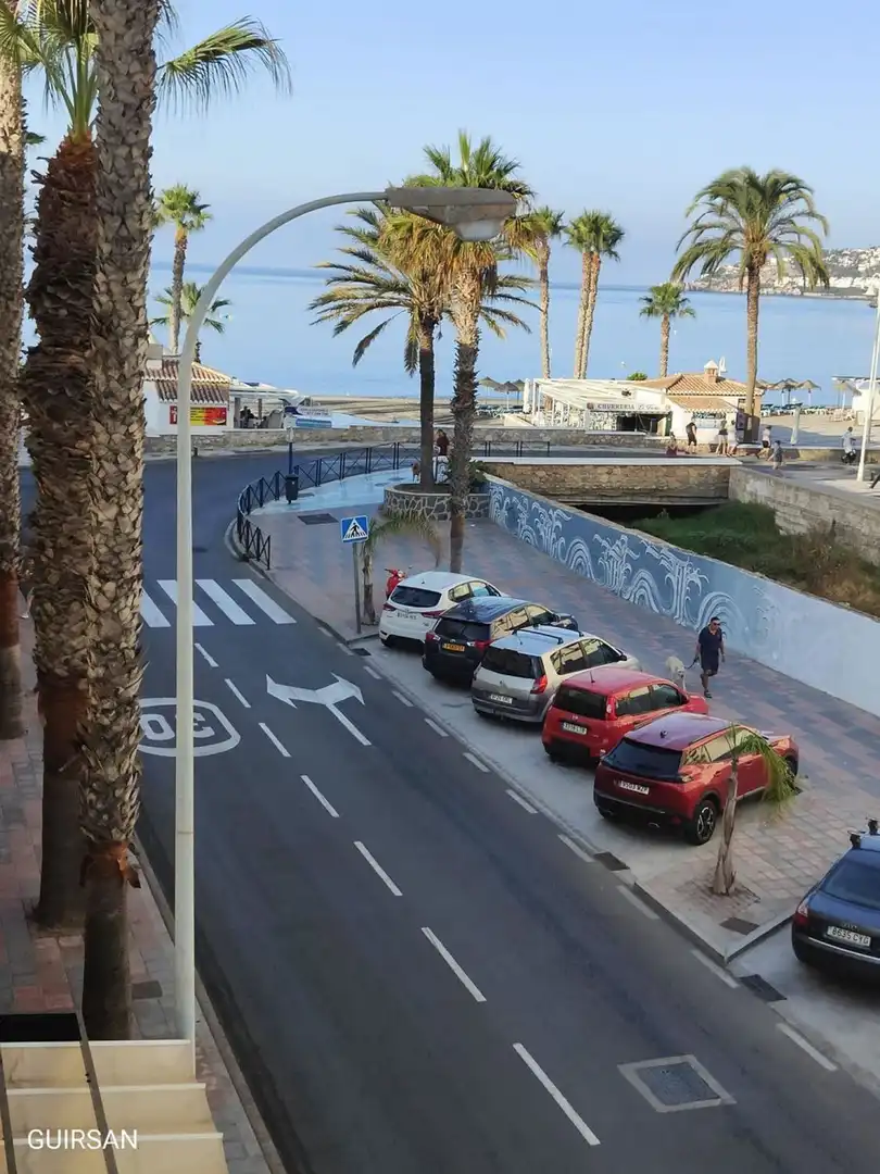 Flat with lift to rent in Paseo de las Flores 0