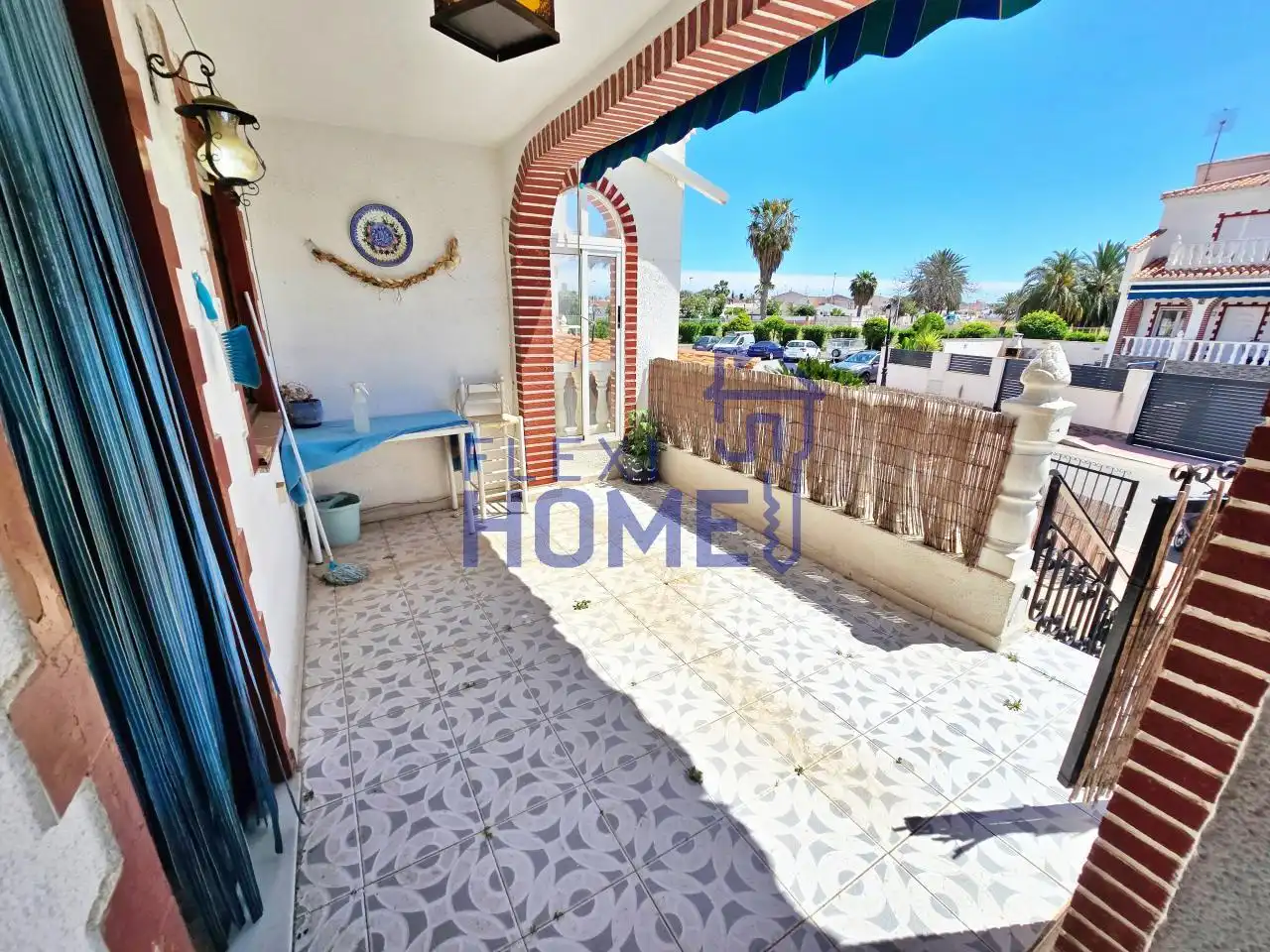 Vista exterior de Casa adosada en venta en Torrevieja con Calefacción, Jardín privado y Terraza