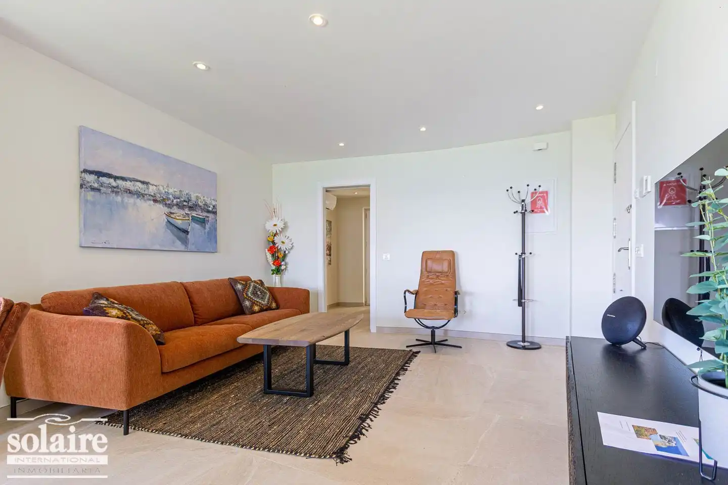 Sala d'estar de Apartament de lloguer en Altea amb Aire condicionat, Jardí privat i Terrassa