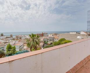 Vista exterior de Casa adosada en venda en Canet de Mar amb Terrassa