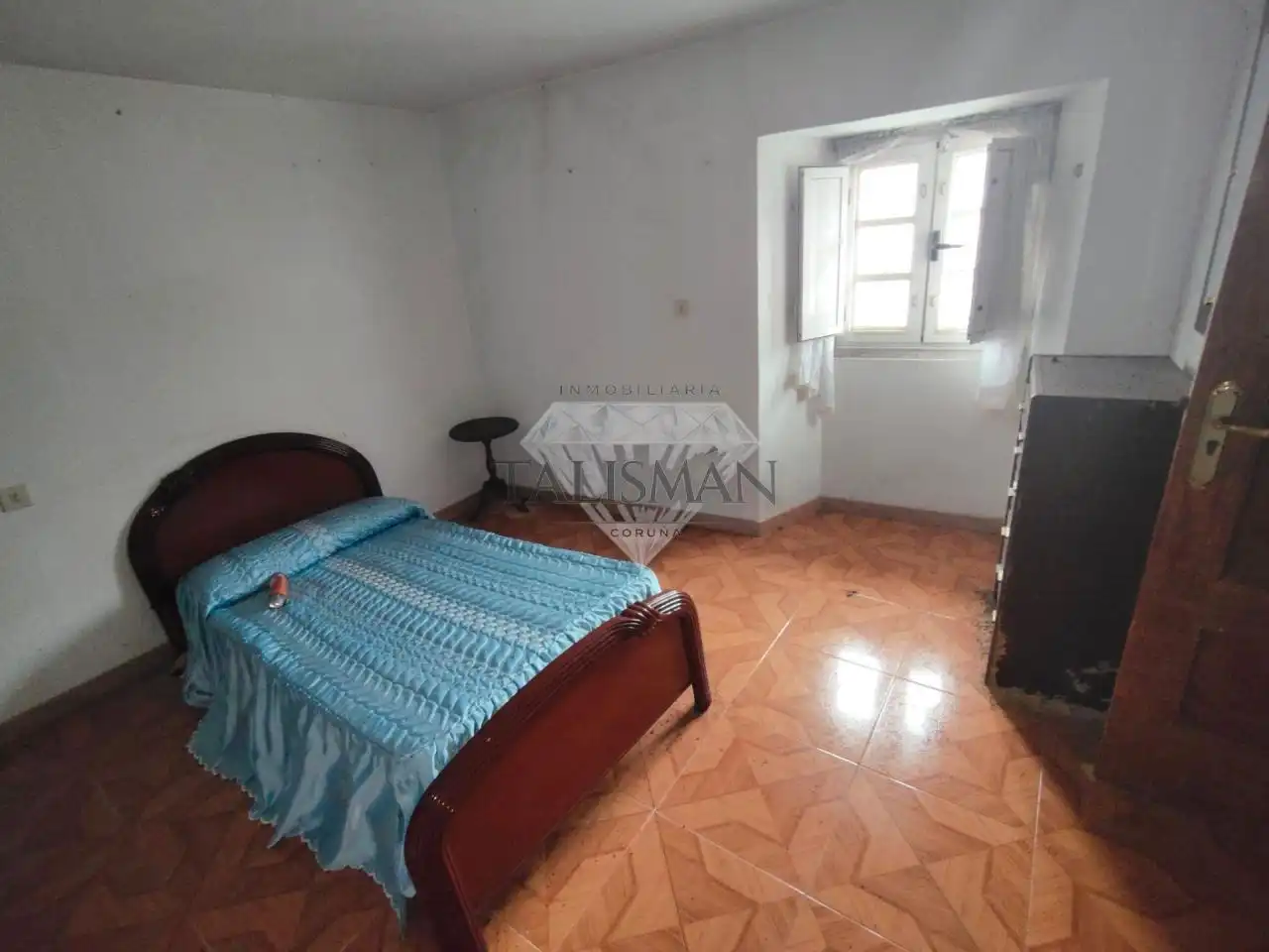 Dormitori de Casa adosada en venda en Arteixo amb Calefacció, Jardí privat i Moblat