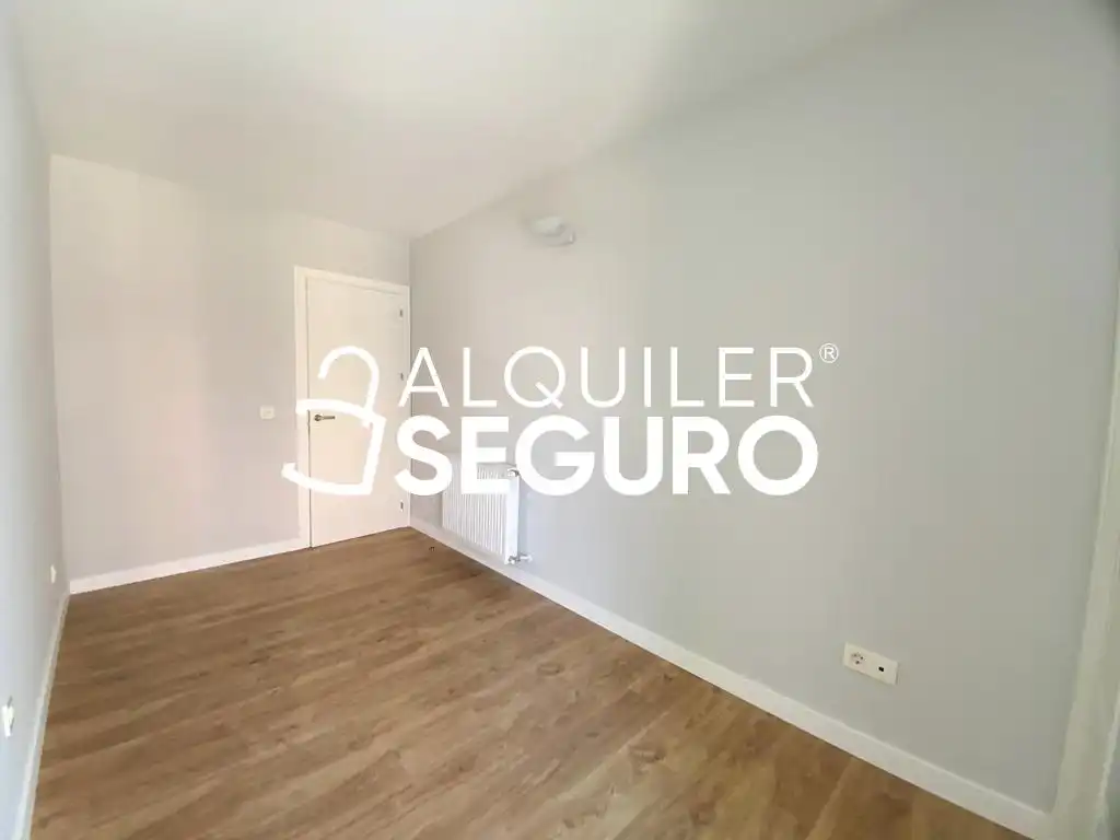 Bedroom of Flat for rent in Madrid  with Air Conditioner, Heating and Terrace