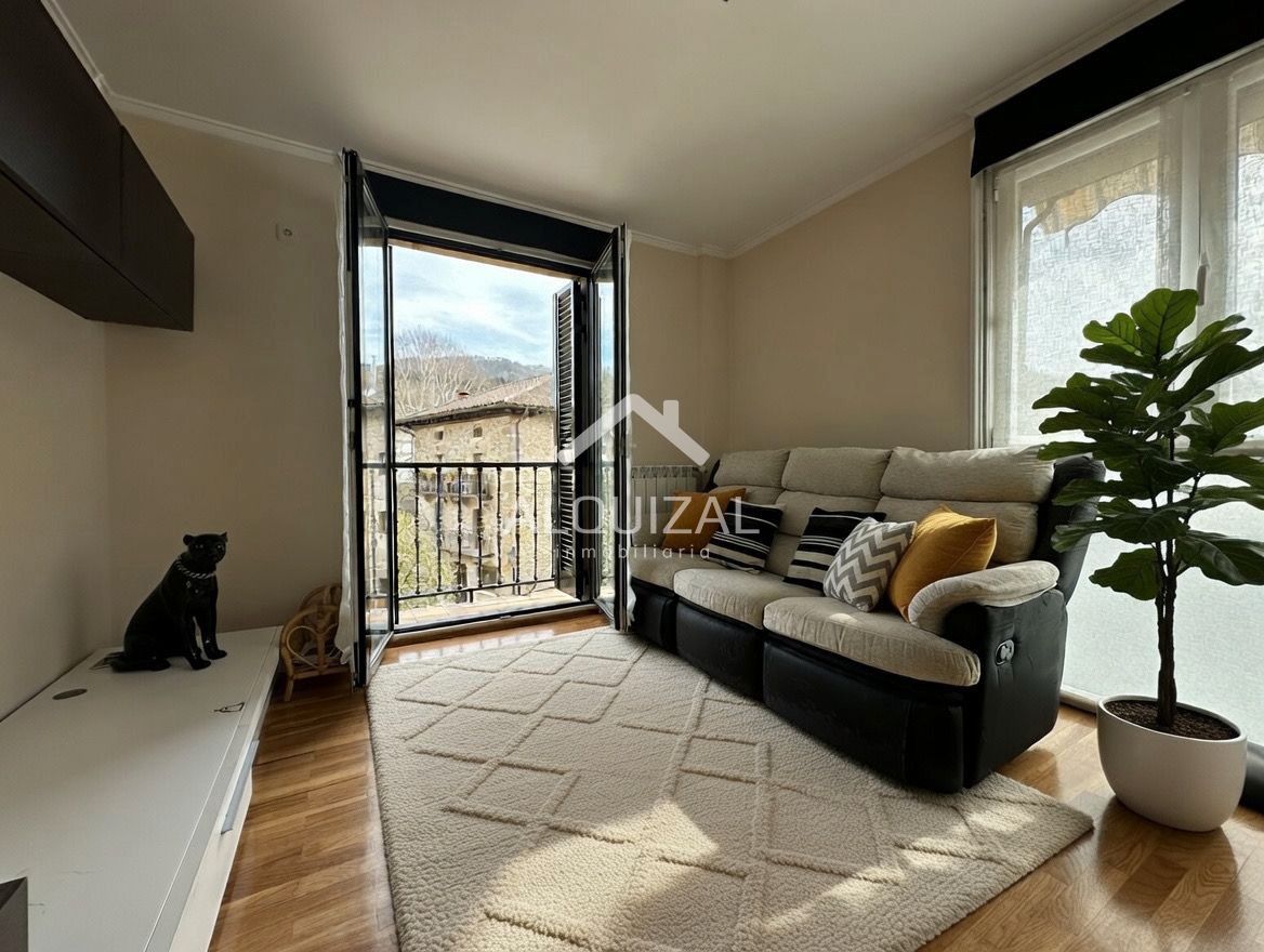 Living room of Flat for sale in Idiazabal  with Heating, Furnished and Balcony